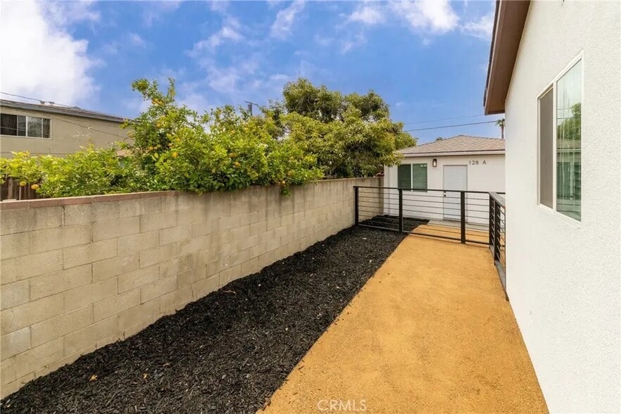 Building Photo - 218 E Hullett St