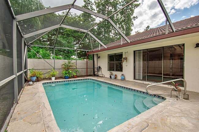 Building Photo - 7794 Villa Nova Dr