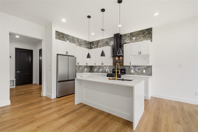 Building Photo - 4441 Gunter St