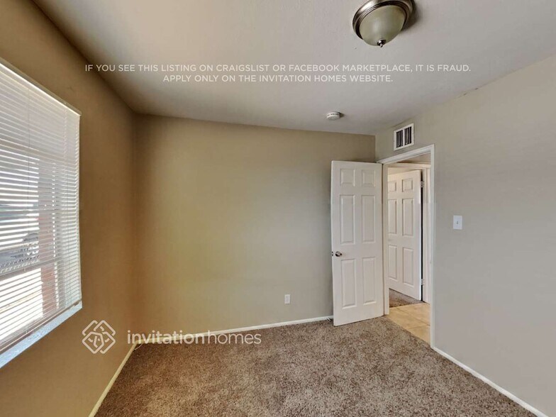 Building Photo - 402 N 47th Pl