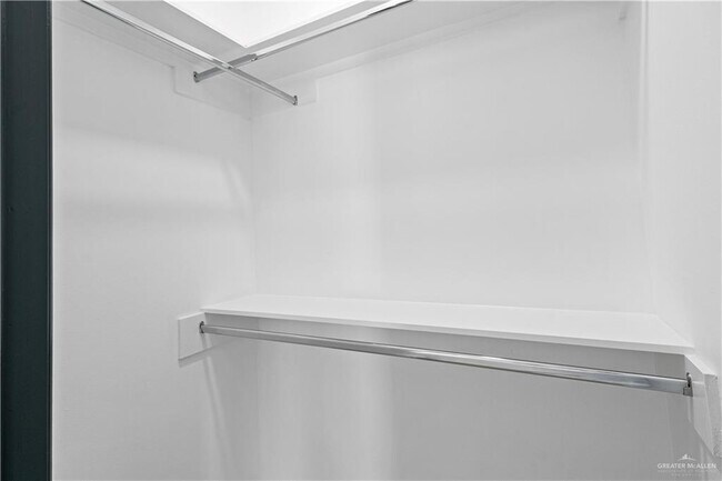 Building Photo - 16 West Dr