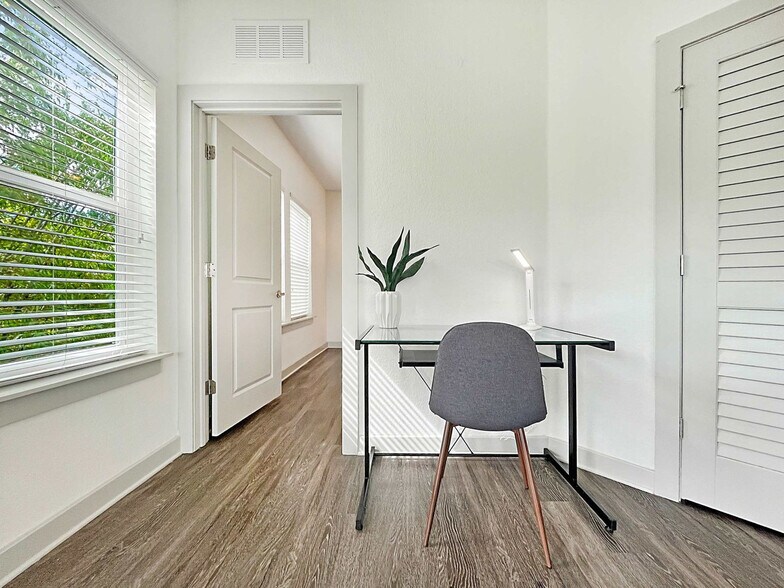 Building Photo - 2615 N Grady Ave