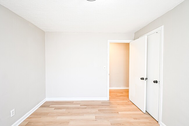 Building Photo - 7139 Eastlawn Dr