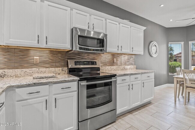 Building Photo - 16232 W Montoya Dr