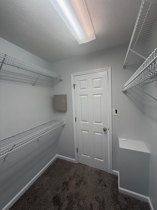 Building Photo - Great Location - Great Neighborhood - Grea...