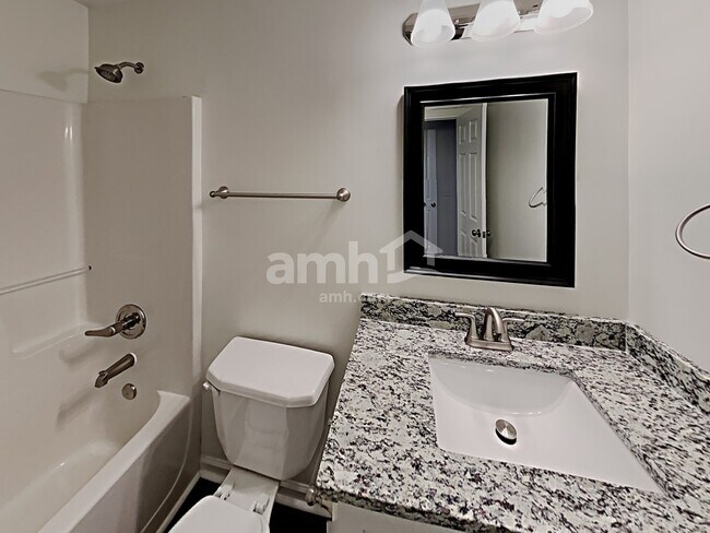 Building Photo - 433 Long Branch Way