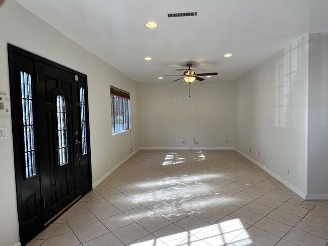 Building Photo - 2330 S Mansfield Ave