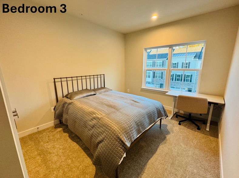 Bedroom 3 - 7868 Blackbriar Way
