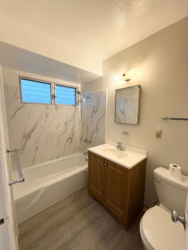 Building Photo - Salt Lake - Tropicana Manor 3-bedroom 2-ba...