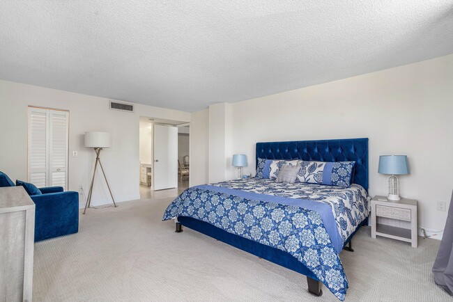 Building Photo - 3460 S Ocean Blvd