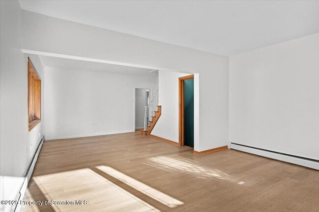 Building Photo - 134 Lampman St