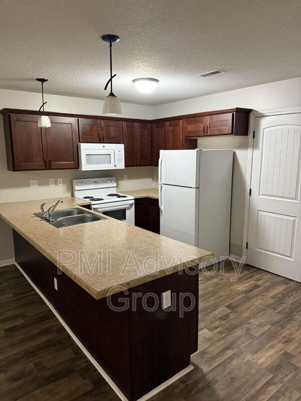 Building Photo - 3328 SE Taurus Ave