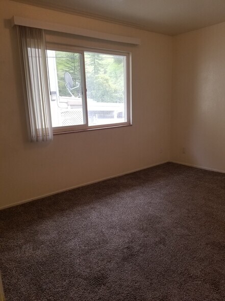 BEDROOM - 16245 Keith Way