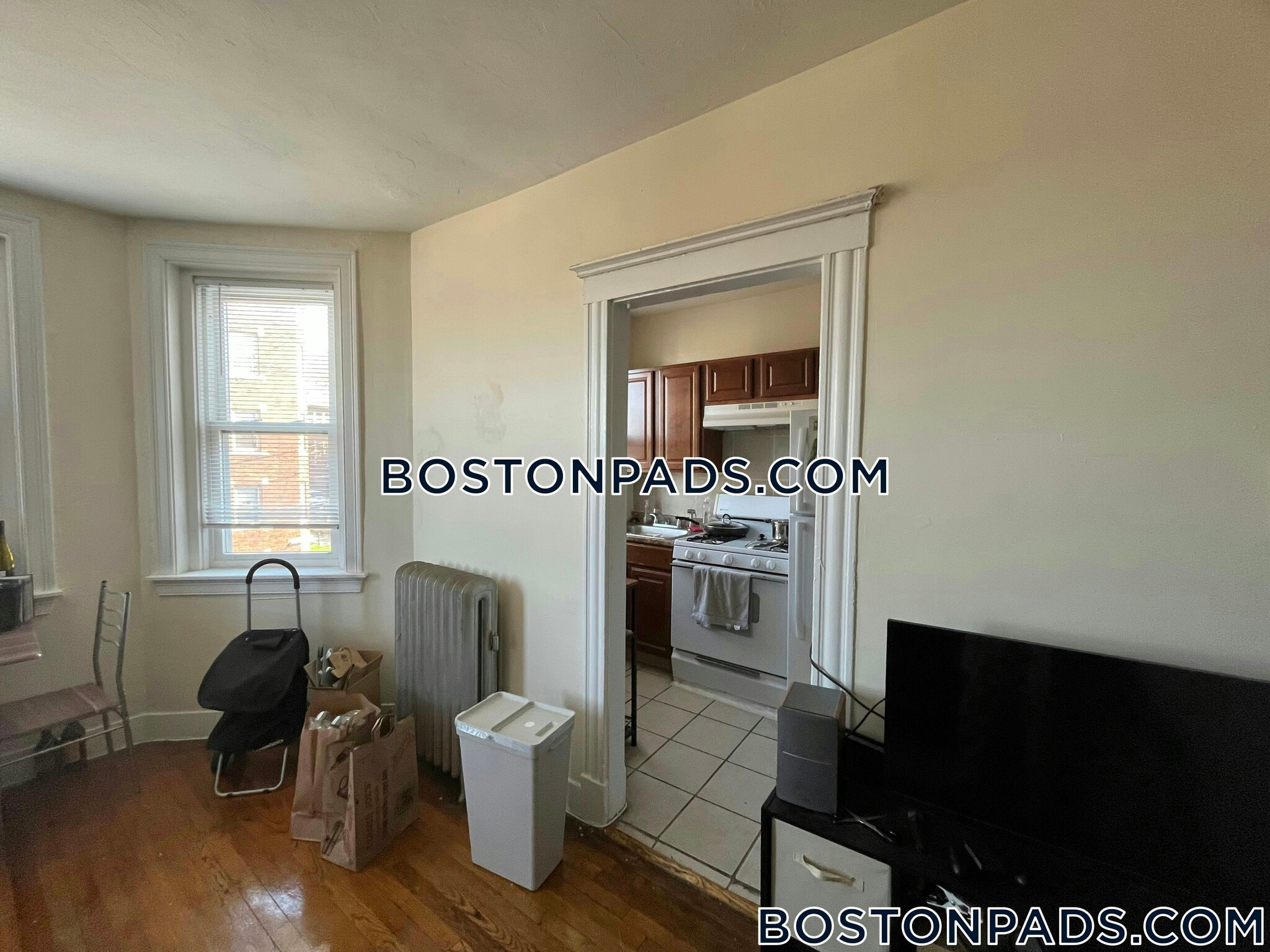 Building Photo - 248 Kelton St