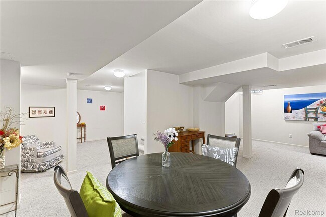 Building Photo - 1033 Calpernia