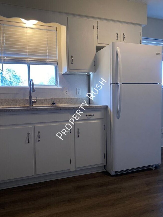Building Photo - 4727 Tessie Ln