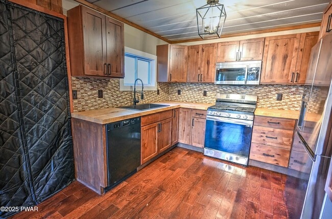 Building Photo - 424 Sunset Forest Dr