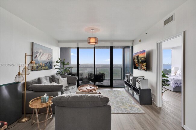 Building Photo - 601 NE 36th St