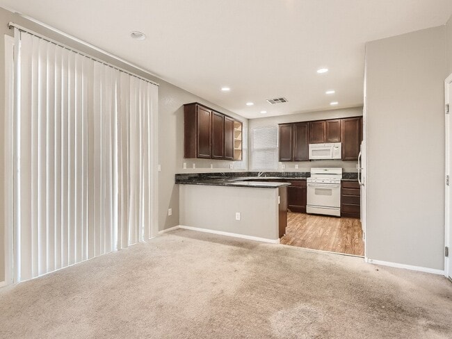 Building Photo - 5537 Ayers Cliff St