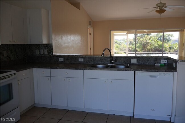 Building Photo - 3805 22nd St SW