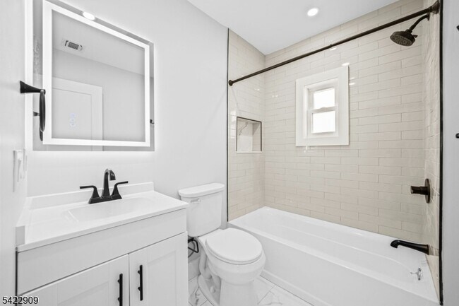 Building Photo - 100 Kansas St