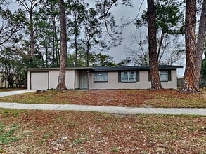 Building Photo - 6715 Lucente Dr