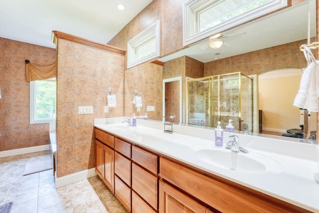 Building Photo - 16 Cheviot Ln