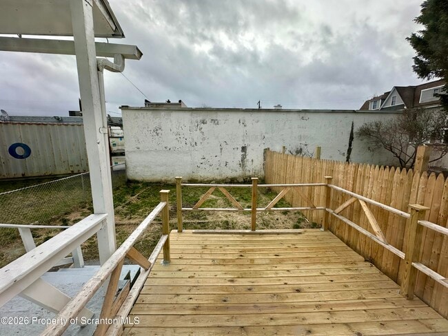 Building Photo - 6 Magnolia Ave