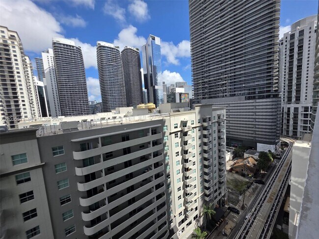 Building Photo - 1111 SW 1st Ave