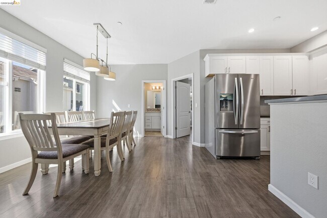 Building Photo - 817 Estancia Ter