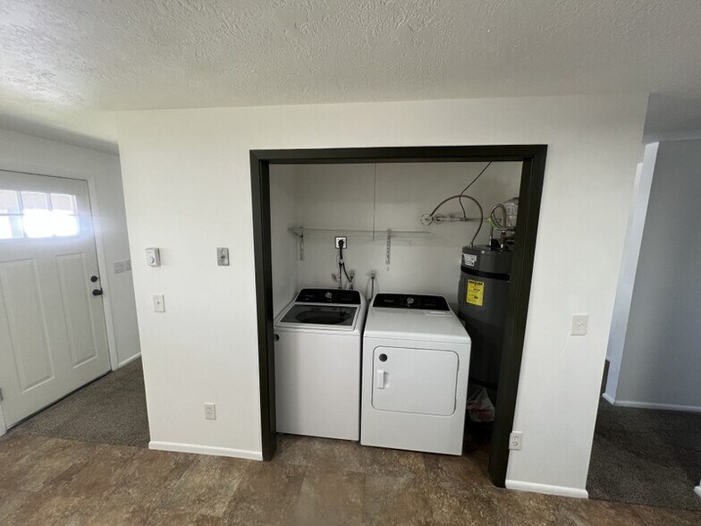 Building Photo - 5197 S 1900 W