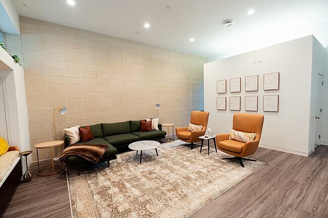 Building Photo - 4904 S Shepherd Dr