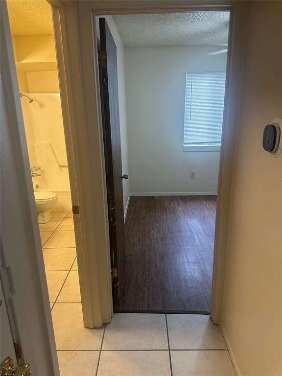 Building Photo - 6907 Woodhue Dr