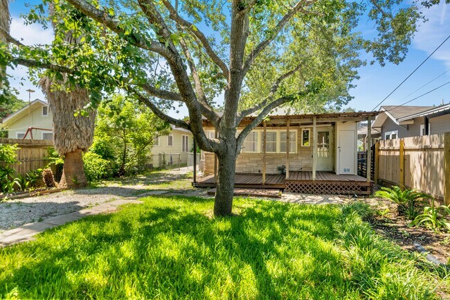 Building Photo - 1807 W Summit Ave.