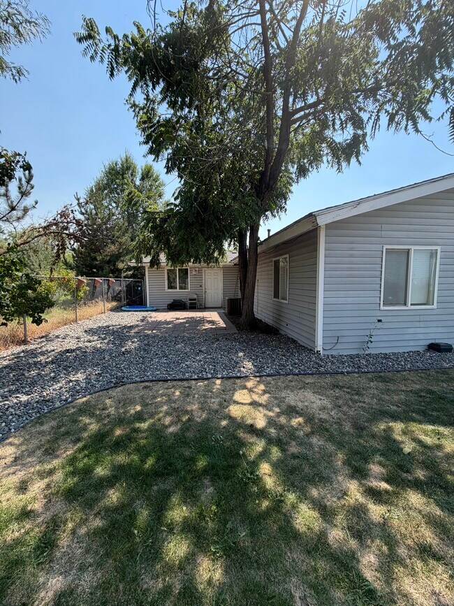 Building Photo - Ruth Duplex Unit A