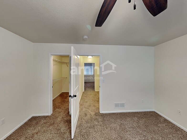 Building Photo - 5546 Malta St