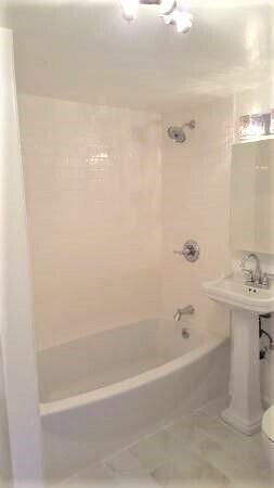 Building Photo - 634 W Oakdale Ave