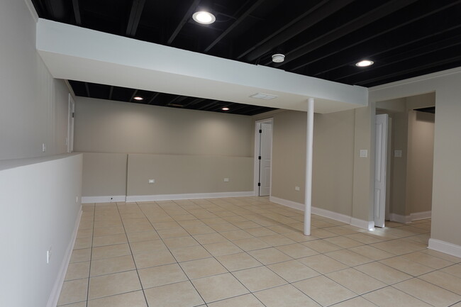 Building Photo - 1800 Hollywood Ave