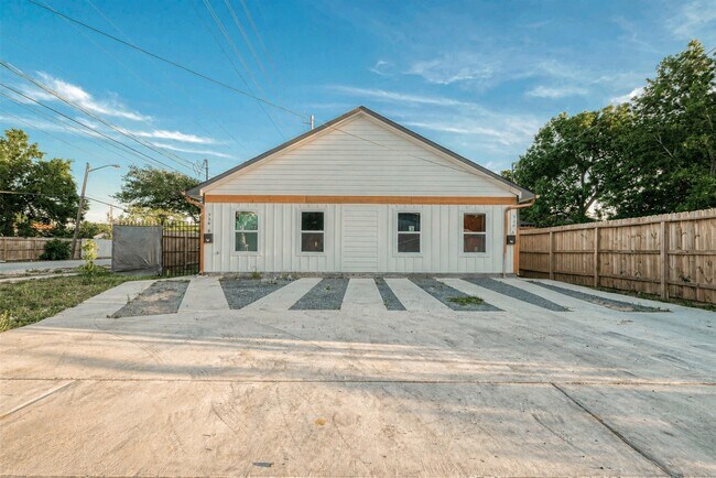 Building Photo - 336 De Haven St