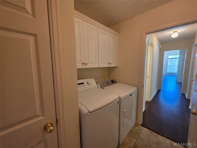 Building Photo - 9400 Bristlecone Dr