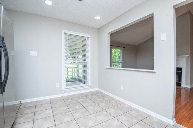Building Photo - Knoxville 37922 - 3 bedroom, 2 bath with fenced-in yard - Call Susan Niedergeses (865) 300-4722