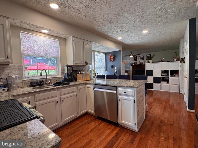 Building Photo - 69 Spring Lake Dr