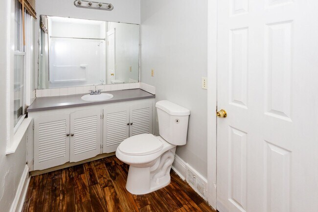 Building Photo - 9903 Sladden Ave