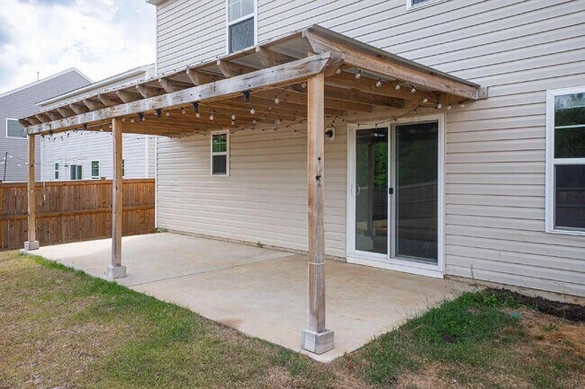 Building Photo - 244 Savannah Wood Rd
