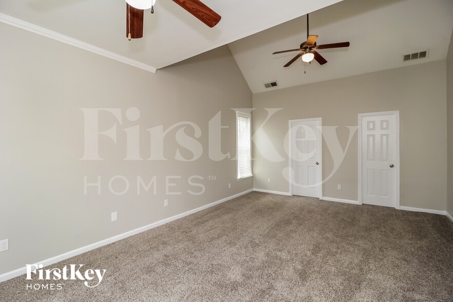 Building Photo - 30 Horseshoe Ln