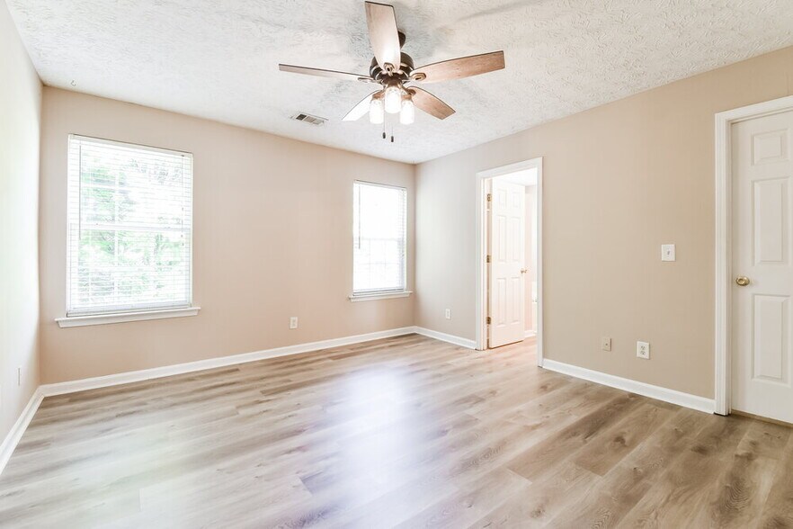 Building Photo - 125 Holly Mill Village Dr
