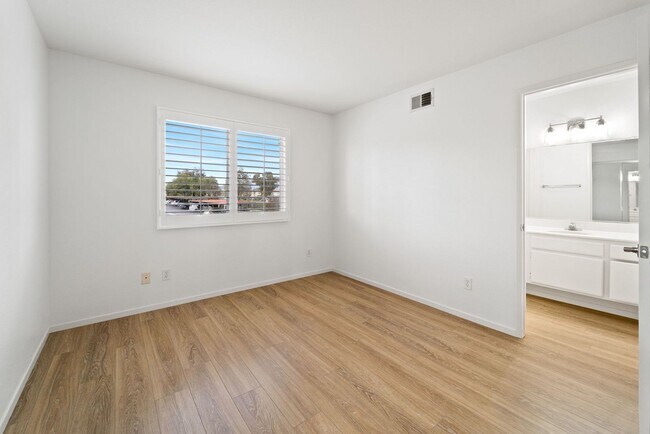 Building Photo - 8265 Gold Coast Dr