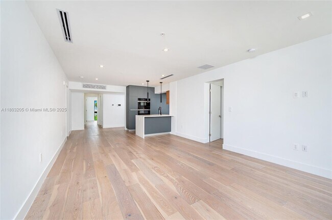 Building Photo - 204 Sunrise Dr