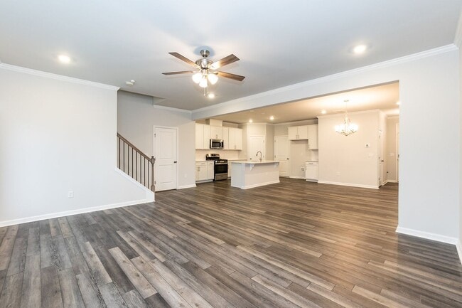 Building Photo - Move In Ready Three Bedroom Home!