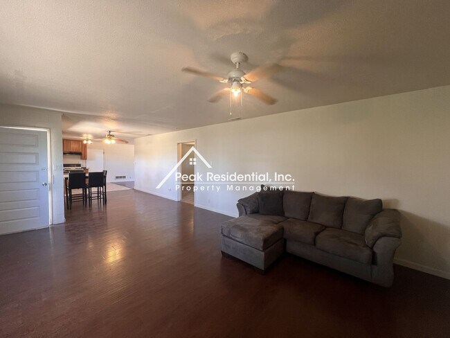 Building Photo - 3201 Leona Cir